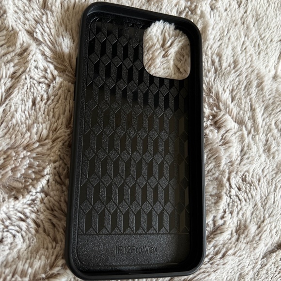 5 iPhone 12 Case bundle 🤩 - Picture 6 of 14